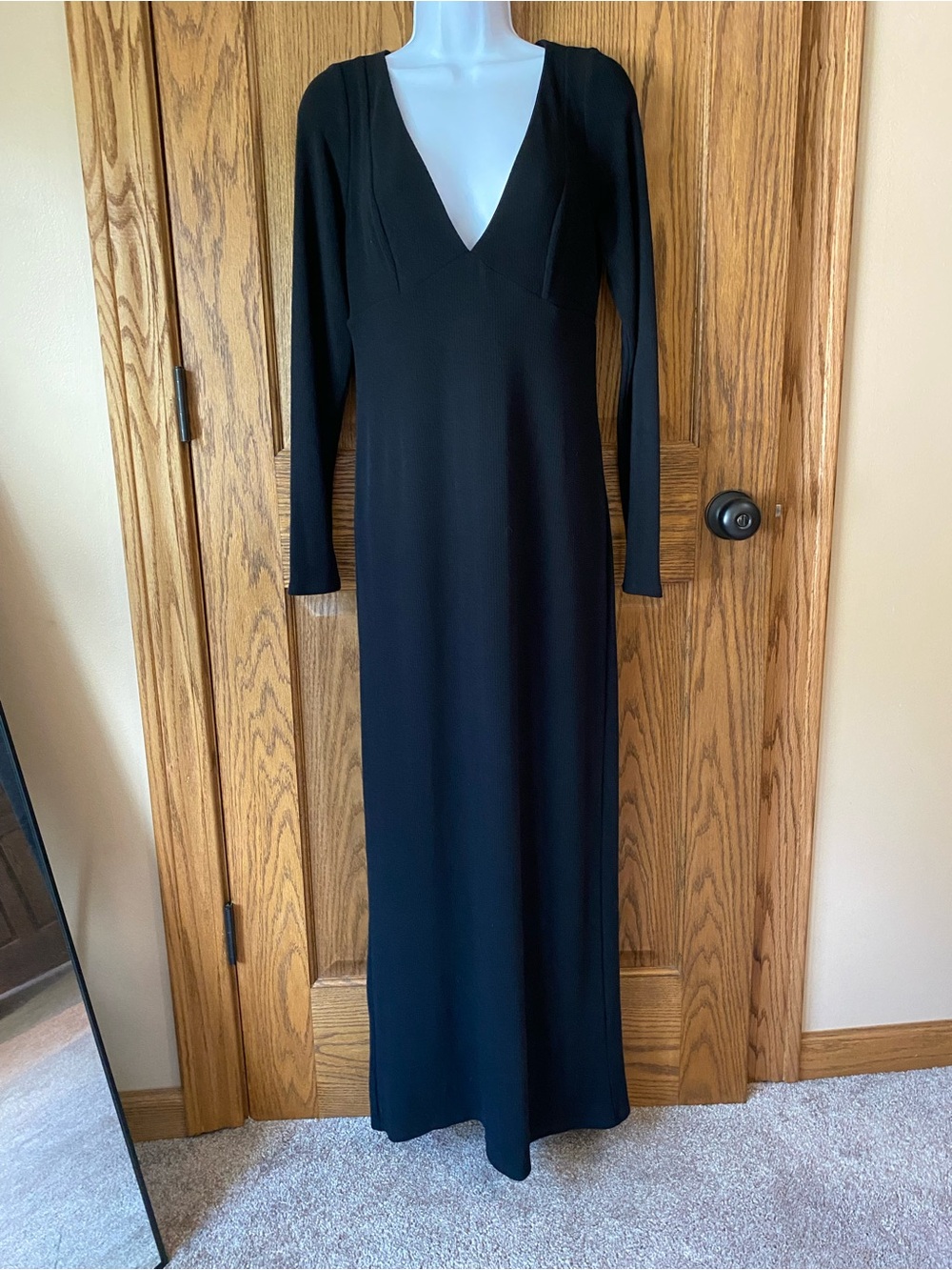 NWT Wild Fable Black Long Sleeve V-Neck Maxi Dress. Size Medium